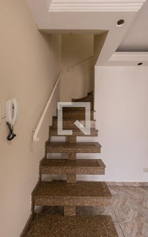 Casa de condomínio à venda com 100m², 3 quartos e 1 vagaEscada