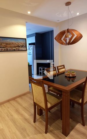 Casa à venda com 120m², 4 quartos e 2 vagas Casa à venda com 120m², 4 quartos e 2 vagasSala