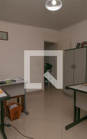 Casa à venda com 370m², 5 quartos e 2 vagas Casa à venda com 370m², 5 quartos e 2 vagasQuarto 4