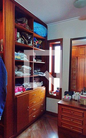 Casa de condomínio à venda com 700m², 4 quartos e 4 vagasCloset da Suíte 1