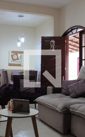 Casa à venda com 400m², 4 quartos e 5 vagasSala Casa principal