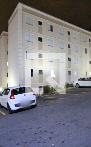 Apartamento à venda com 43m², 2 quartos e 1 vagaEstacionamento e fachada do bloco