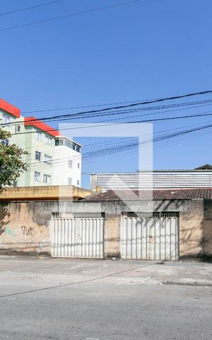 Casa à venda com 279m², 3 quartos e 1 vaga Casa à venda com 279m², 3 quartos e 1 vagaFachada