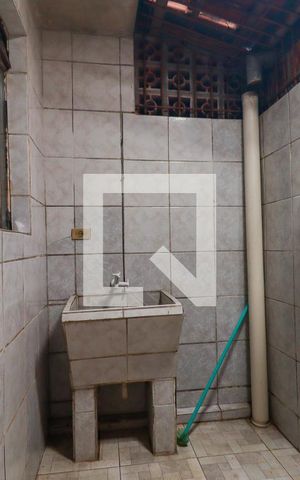 Casa para alugar com 55m², 2 quartos e 1 vagaÁrea de Serviço