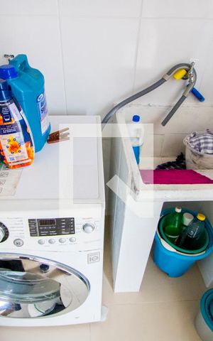 Casa à venda com 312m², 6 quartos e 6 vagas Casa à venda com 312m², 6 quartos e 6 vagasÁrea de Serviço
