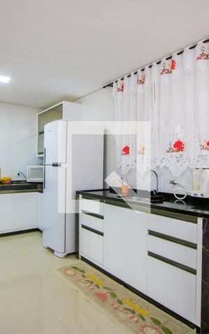 Casa à venda com 312m², 6 quartos e 6 vagas Casa à venda com 312m², 6 quartos e 6 vagasCozinha