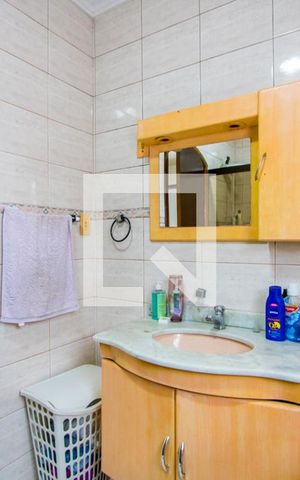 Casa à venda com 312m², 6 quartos e 6 vagas Casa à venda com 312m², 6 quartos e 6 vagasCasa 2 - Banheiro
