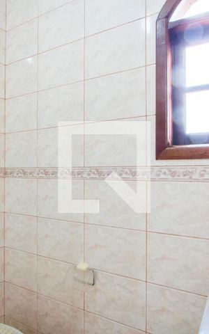 Casa à venda com 312m², 6 quartos e 6 vagas Casa à venda com 312m², 6 quartos e 6 vagasCasa 2 - Banheiro