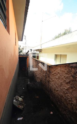 Casa à venda com 146m², 2 quartos e 2 vagasCorredor para Garagem