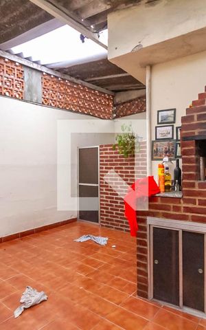 Casa à venda com 98m², 2 quartos e 2 vagas Casa à venda com 98m², 2 quartos e 2 vagasQuintal e churrasqueira