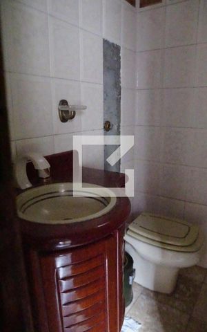 Casa à venda com 370m², 4 quartos e 2 vagasBanheiro