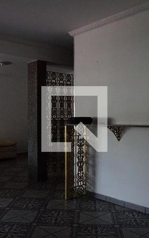 Casa à venda com 370m², 4 quartos e 2 vagasSala