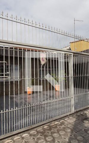 Casa à venda com 142m², 3 quartos e 7 vagasFachada