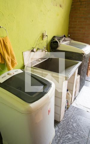 Casa à venda com 142m², 3 quartos e 7 vagasLavanderia