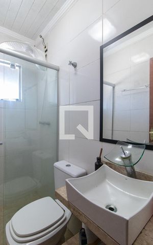 Casa à venda com 300m², 3 quartos e 3 vagas Casa à venda com 300m², 3 quartos e 3 vagasBanheiro Corredor