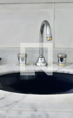 Casa de condomínio para alugar com 500m², 5 quartos e 6 vagas Casa de condomínio para alugar com 500m², 5 quartos e 6 vagasBanheiro Suíte 4