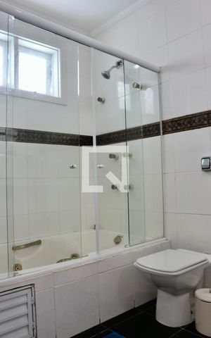 Casa de condomínio para alugar com 500m², 5 quartos e 6 vagas Casa de condomínio para alugar com 500m², 5 quartos e 6 vagasBanheiro Suíte