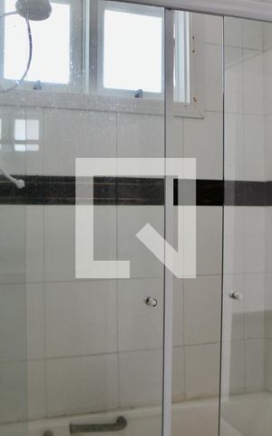 Casa de condomínio para alugar com 500m², 5 quartos e 6 vagas Casa de condomínio para alugar com 500m², 5 quartos e 6 vagasBanheiro Suíte 3