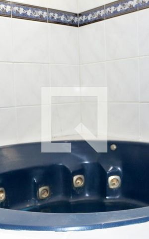 Casa de condomínio para alugar com 500m², 5 quartos e 6 vagas Casa de condomínio para alugar com 500m², 5 quartos e 6 vagasBanheiro Suíte 4