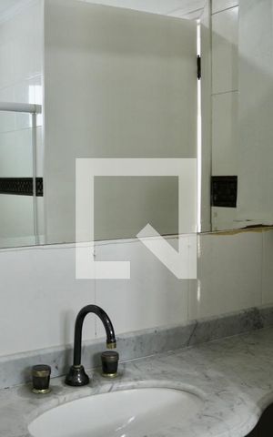Casa de condomínio para alugar com 500m², 5 quartos e 6 vagas Casa de condomínio para alugar com 500m², 5 quartos e 6 vagasBanheiro Suíte