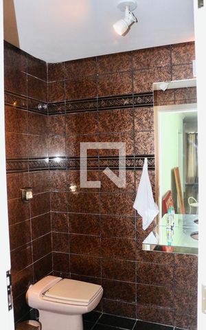 Casa de condomínio para alugar com 500m², 5 quartos e 6 vagas Casa de condomínio para alugar com 500m², 5 quartos e 6 vagasLavabo