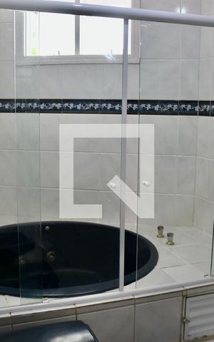Casa de condomínio para alugar com 500m², 5 quartos e 6 vagas Casa de condomínio para alugar com 500m², 5 quartos e 6 vagasBanheiro Suíte 4