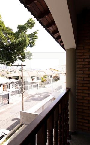 Casa à venda com 387m², 4 quartos e 4 vagasVaranda Quarto 4 - Suíte