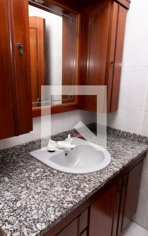Casa à venda com 387m², 4 quartos e 4 vagasBanheiro Suíte Quarto 3