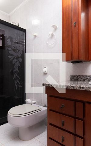 Casa à venda com 387m², 4 quartos e 4 vagasBanheiro Suíte Quarto 3
