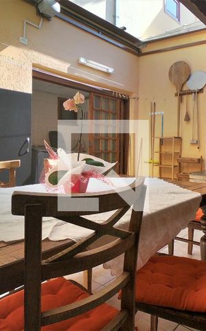 Casa de condomínio à venda com 250m², 4 quartos e 2 vagasChurrasqueira