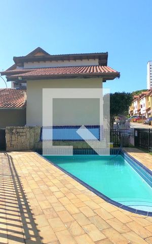 Casa de condomínio à venda com 250m², 4 quartos e 2 vagasPiscina