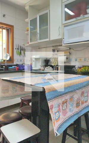 Casa de condomínio à venda com 250m², 4 quartos e 2 vagasCozinha