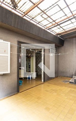 Casa à venda com 220m², 3 quartos e 5 vagas Casa à venda com 220m², 3 quartos e 5 vagasÁrea Externa