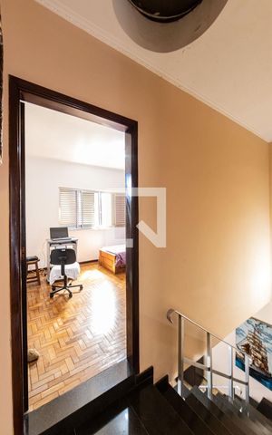 Casa à venda com 220m², 3 quartos e 5 vagas Casa à venda com 220m², 3 quartos e 5 vagasCorredor