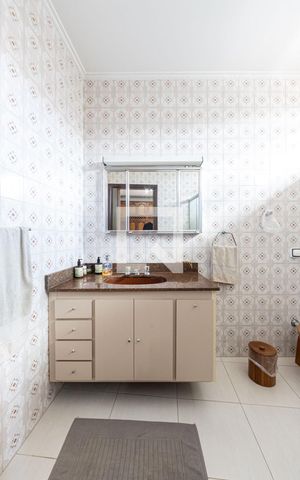 Casa à venda com 220m², 3 quartos e 5 vagas Casa à venda com 220m², 3 quartos e 5 vagasBanheiro Quarto 2
