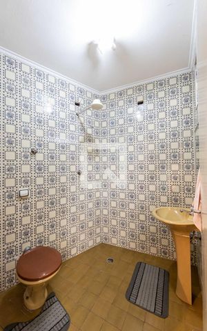 Casa à venda com 220m², 3 quartos e 5 vagas Casa à venda com 220m², 3 quartos e 5 vagasBanheiro de Serviço