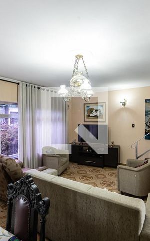 Casa à venda com 220m², 3 quartos e 5 vagas Casa à venda com 220m², 3 quartos e 5 vagasSala