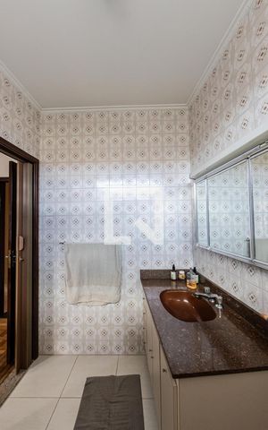 Casa à venda com 220m², 3 quartos e 5 vagas Casa à venda com 220m², 3 quartos e 5 vagasBanheiro Quarto 2