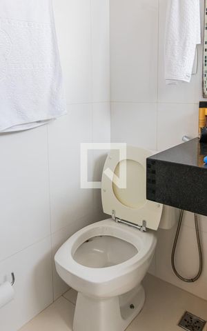 Apartamento à venda com 360m², 4 quartos e 3 vagas Apartamento à venda com 360m², 4 quartos e 3 vagasBanheiro da Suíte 2