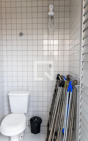 Apartamento à venda com 360m², 4 quartos e 3 vagas Apartamento à venda com 360m², 4 quartos e 3 vagasBanheiro de Serviço