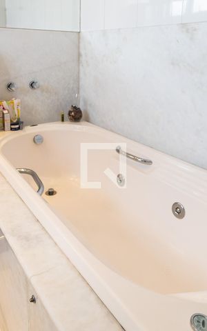 Apartamento à venda com 360m², 4 quartos e 3 vagas Apartamento à venda com 360m², 4 quartos e 3 vagasBanheiro da Suíte master