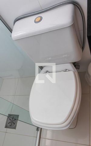 Apartamento à venda com 360m², 4 quartos e 3 vagas Apartamento à venda com 360m², 4 quartos e 3 vagasBanheiro Social