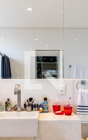 Apartamento à venda com 360m², 4 quartos e 3 vagas Apartamento à venda com 360m², 4 quartos e 3 vagasBanheiro da Suíte master