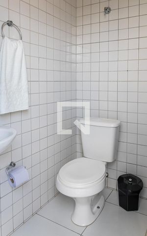 Apartamento à venda com 360m², 4 quartos e 3 vagas Apartamento à venda com 360m², 4 quartos e 3 vagasBanheiro de Serviço