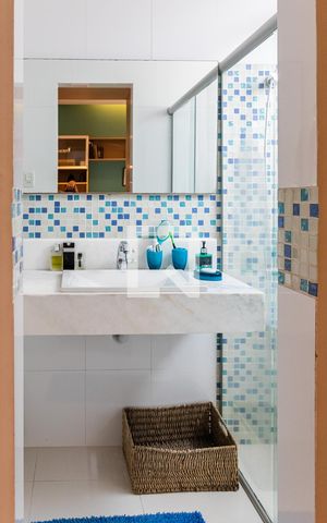 Apartamento à venda com 360m², 4 quartos e 3 vagas Apartamento à venda com 360m², 4 quartos e 3 vagasBanheiro da Suíte 1