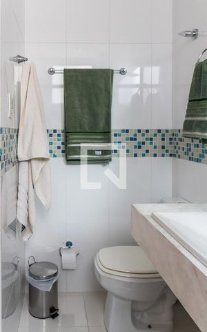 Apartamento à venda com 360m², 4 quartos e 3 vagas Apartamento à venda com 360m², 4 quartos e 3 vagasBanheiro da Suíte 1