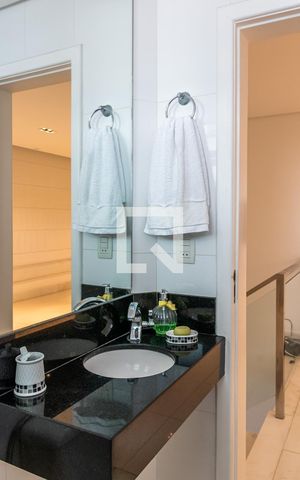 Apartamento à venda com 360m², 4 quartos e 3 vagas Apartamento à venda com 360m², 4 quartos e 3 vagasBanheiro Social