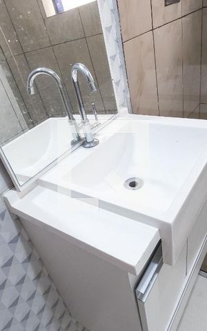 Casa à venda com 180m², 3 quartos e 2 vagas Casa à venda com 180m², 3 quartos e 2 vagasBanheiro Social
