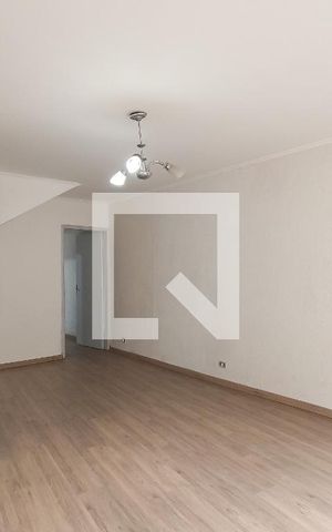 Casa à venda com 180m², 3 quartos e 2 vagas Casa à venda com 180m², 3 quartos e 2 vagasSala