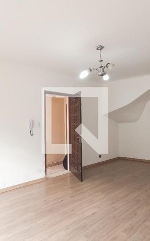 Casa à venda com 180m², 3 quartos e 2 vagas Casa à venda com 180m², 3 quartos e 2 vagasSala